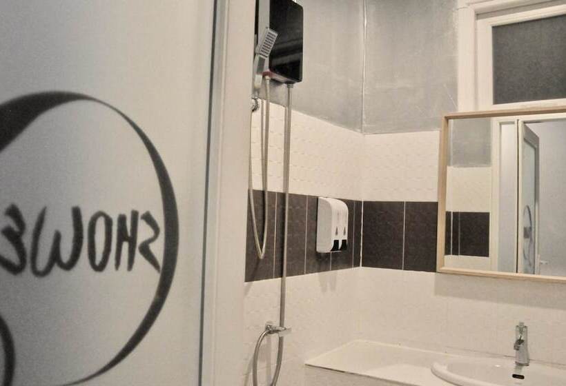 Oasis Hotel Pods   Adults Only   Hostel