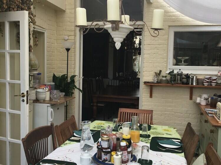 بنسيون Gladstone Guesthouse