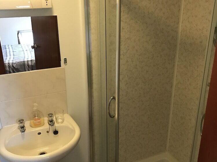 بنسيون Pisgah Guesthouse