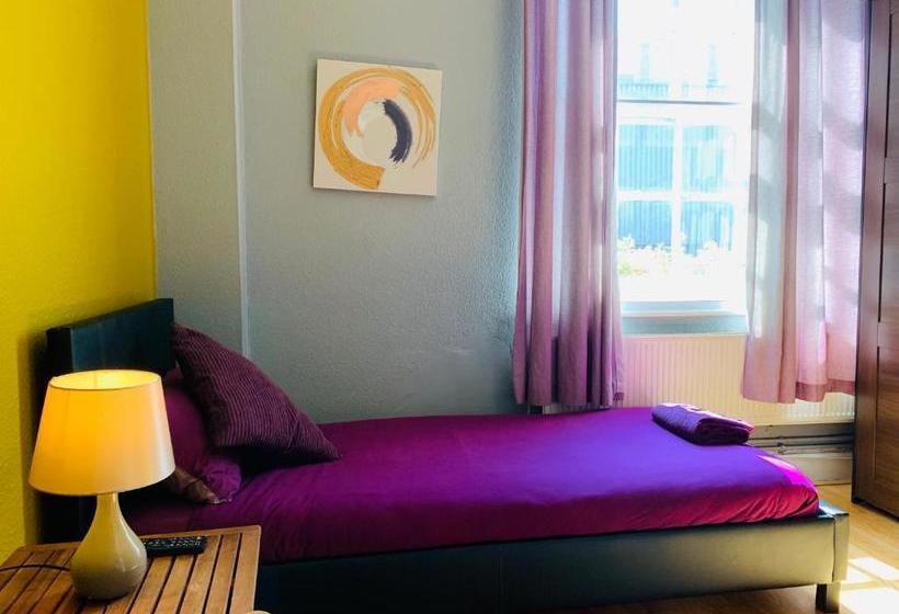 پانسیون Prince Arthur