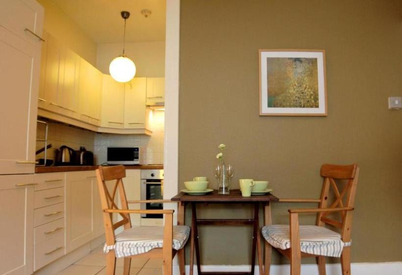 پانسیون Prince Arthur