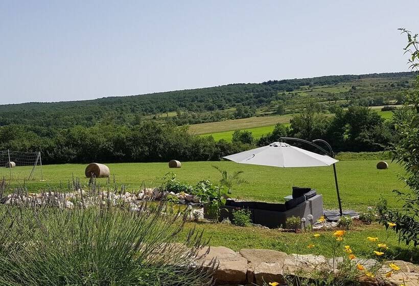 ベッドアンドブレックファースト La Cocagnière   In A Rural Location