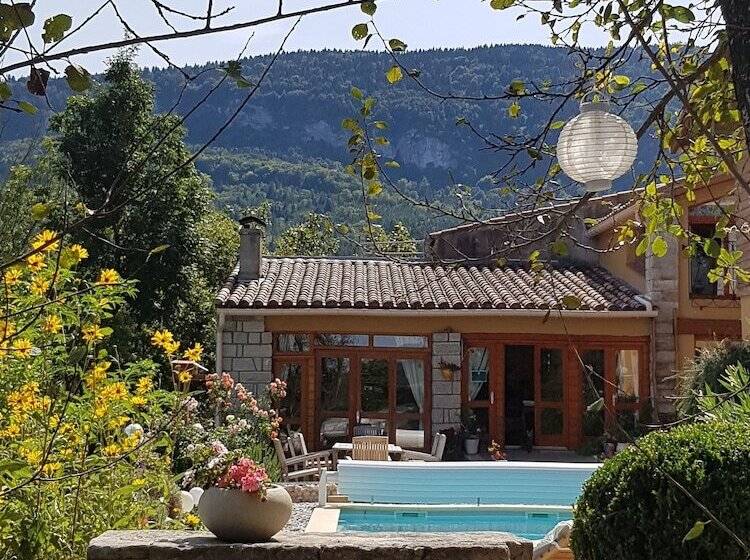 ベッドアンドブレックファースト La Cocagnière   In A Rural Location