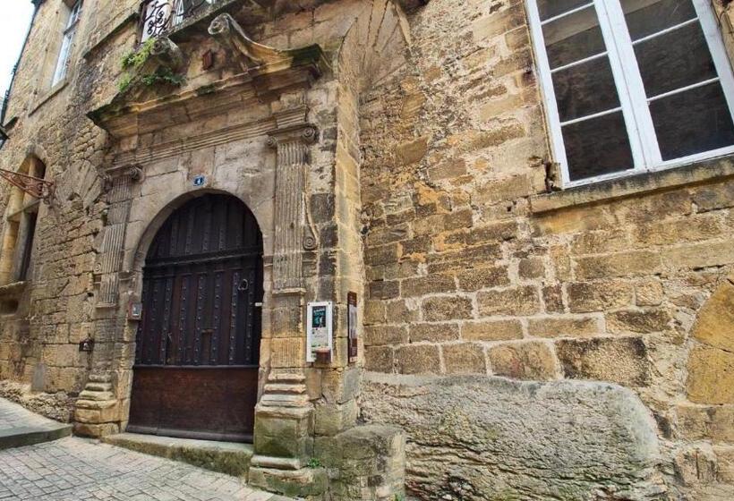 تختخواب و صبحانه La Maison Du Notaire Royal