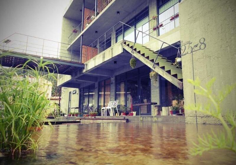 تختخواب و صبحانه One House
