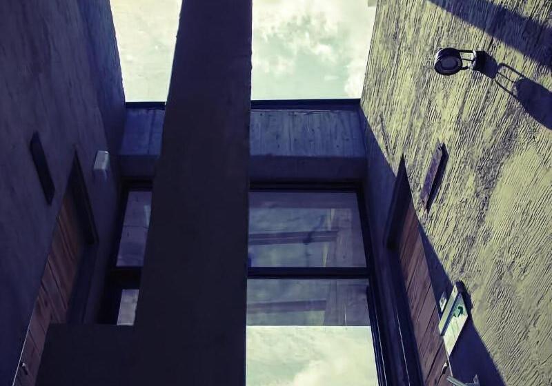 تختخواب و صبحانه One House
