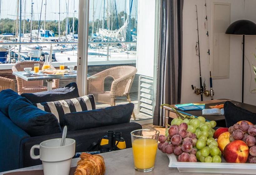 Отель Hôtel Les Trois Voiles