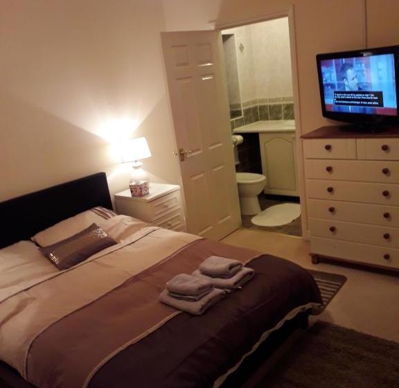 بنسيون Elm House