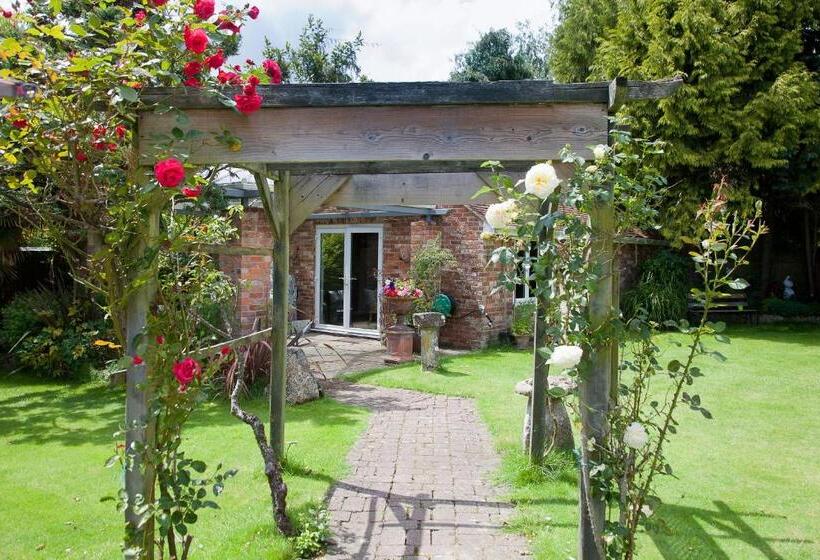 پانسیون The Old House Guest House