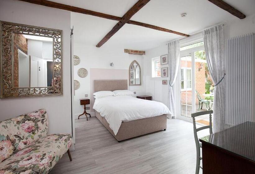 پانسیون The Old House Guest House