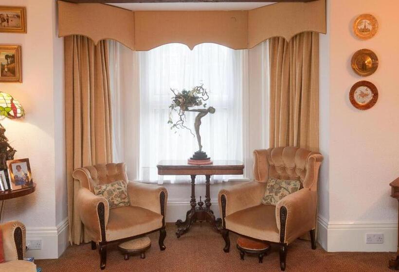 پانسیون The Old House Guest House