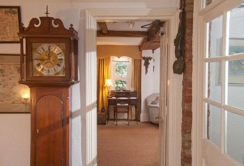 پانسیون The Old House Guest House