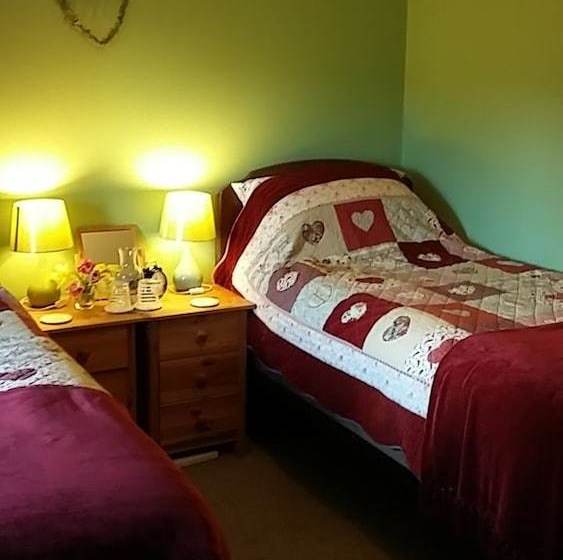 تختخواب و صبحانه Basset Cottage
