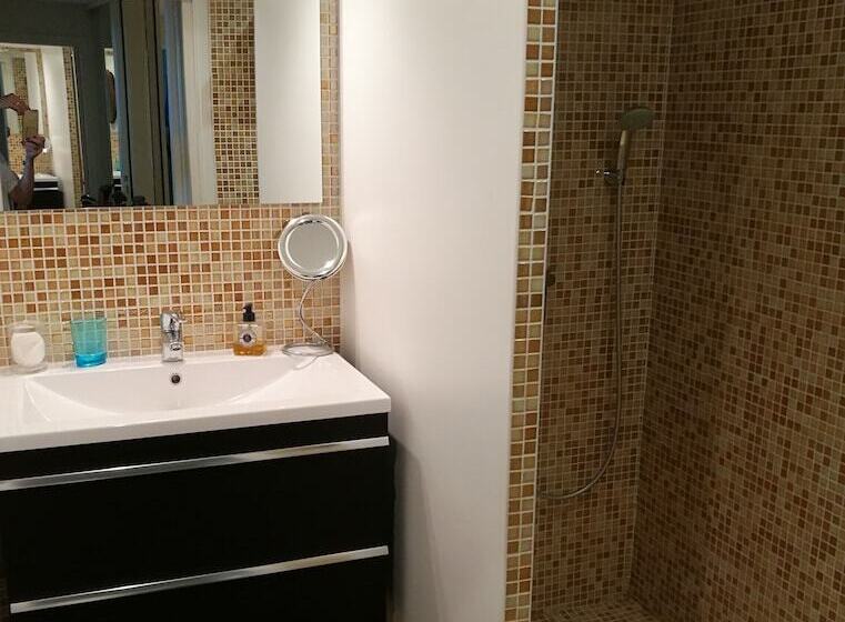 ベッドアンドブレックファースト Chambre D Hotes La Cigalière