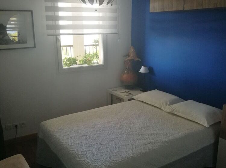 ベッドアンドブレックファースト Chambre D Hotes La Cigalière