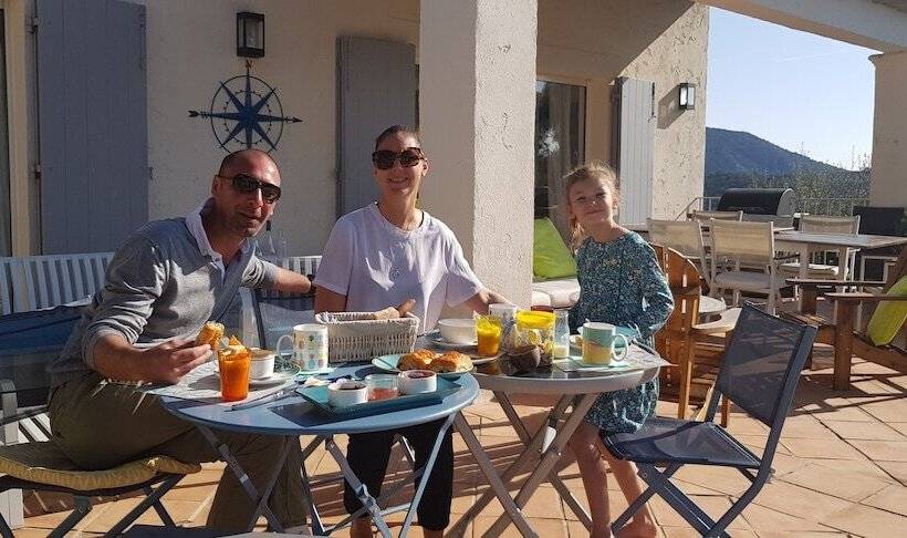 تختخواب و صبحانه Villa Des Delices