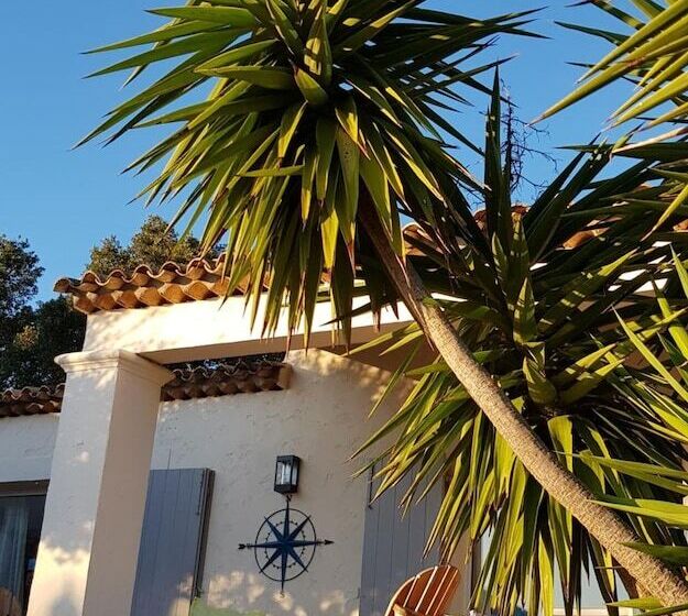 تختخواب و صبحانه Villa Des Delices