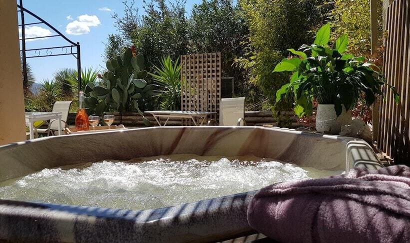 تختخواب و صبحانه Villa Des Delices