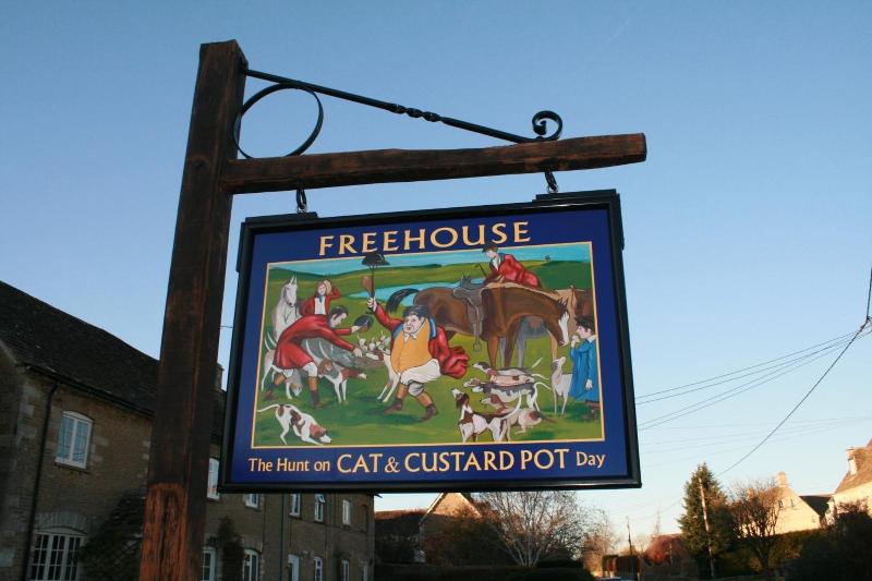 Cat And Custard Pot Inn