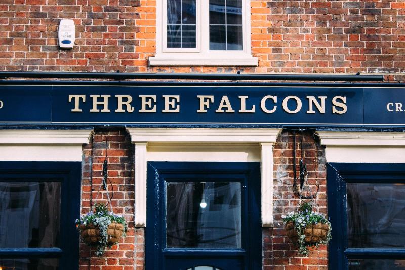 فندق فئة نجمة واحدة Three Falcons