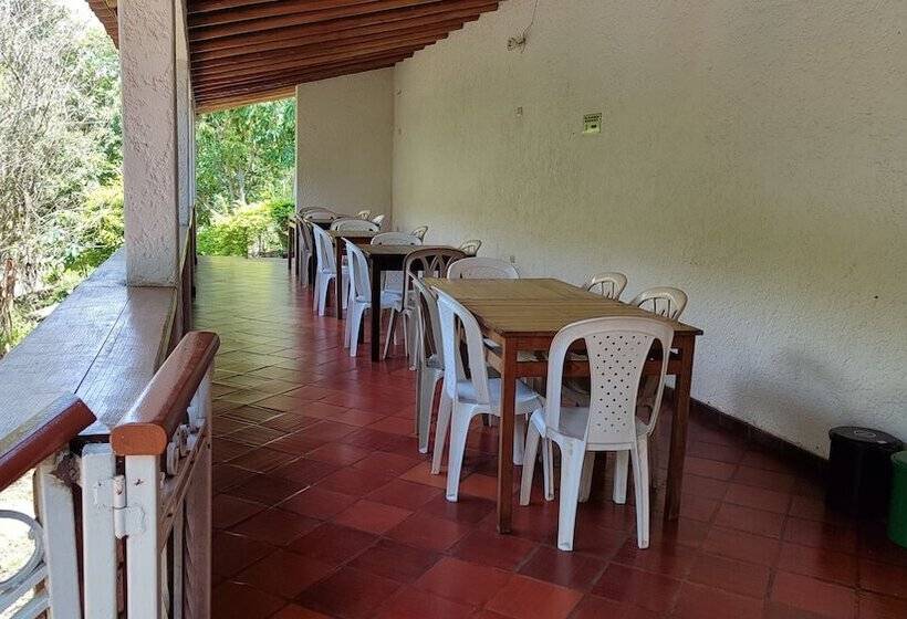 هتل El Porton De San Gil