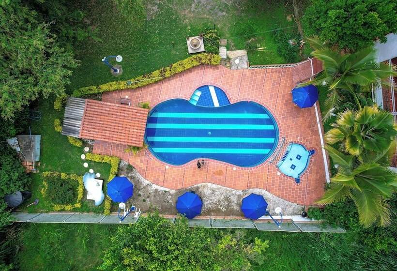 هتل El Porton De San Gil