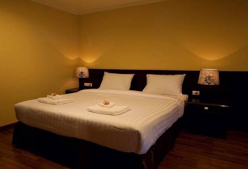 هتل J & Y Lodge