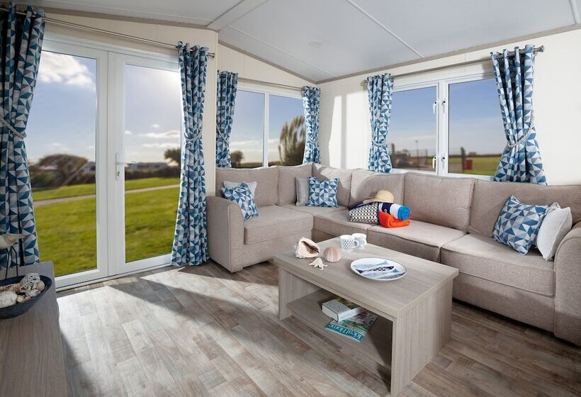 Отель St Helens Coastal Resort