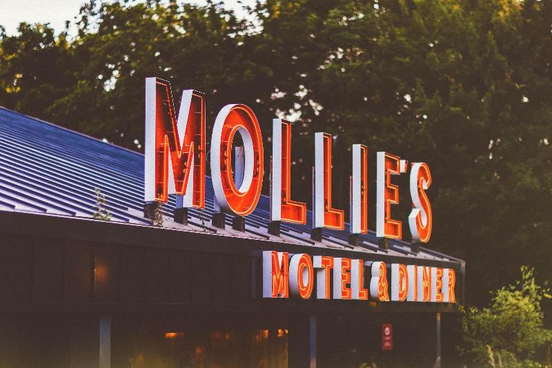 Mollies Motel And Diner