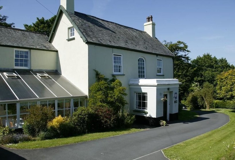 بنسيون The Spinney Country Guest House