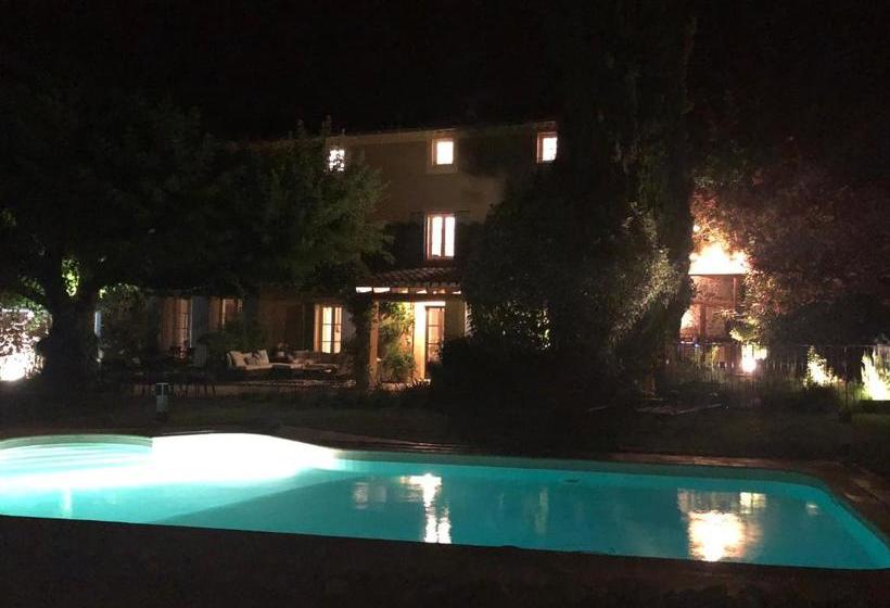 مبيت وإفطار Le Mas Au Portail Bleu