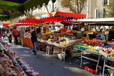 تختخواب و صبحانه Mas Du Clos De L Escarrat