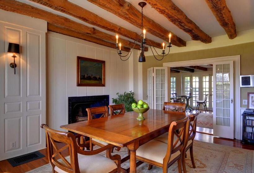 Bed and Breakfast The Baker House 1650