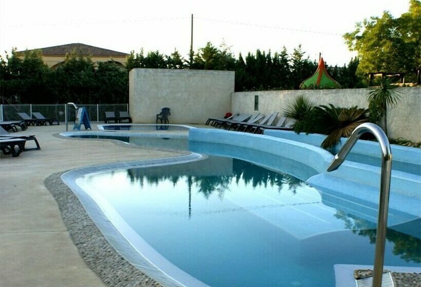 هتل Camping Les Amandiers