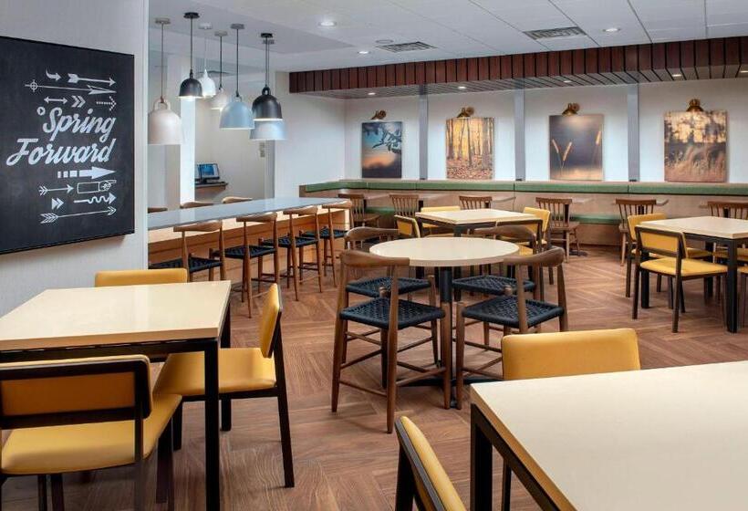 هتل Fairfield Inn & Suites By Marriott New Orleans Metairie