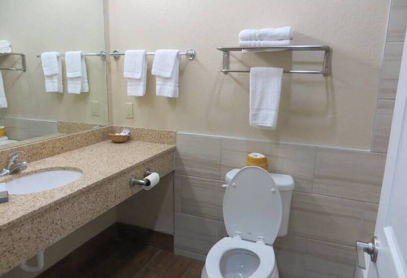 בית מלון כפרי Scottish Inn & Suites