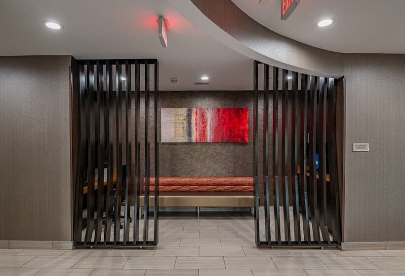 هتل Springhill Suites Dallas Central Expressway