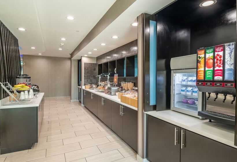 هتل Springhill Suites Dallas Central Expressway