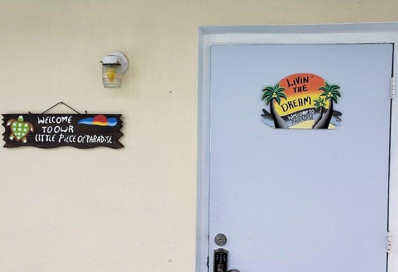 فندق على الطريق Ashley Brooke Beach Resort