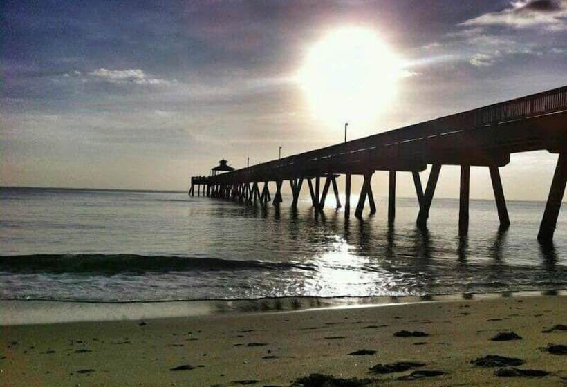 فندق على الطريق Ashley Brooke Beach Resort