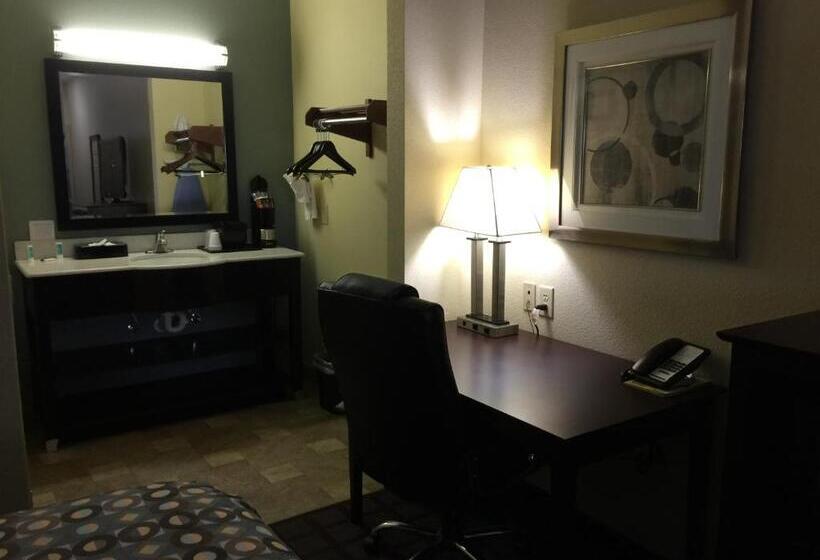 모텔 Pearsall Inn And Suites