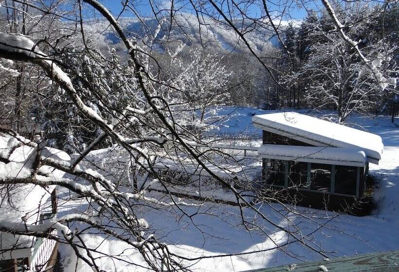 צימר Blue Gentian Lodge At Magic Mountain