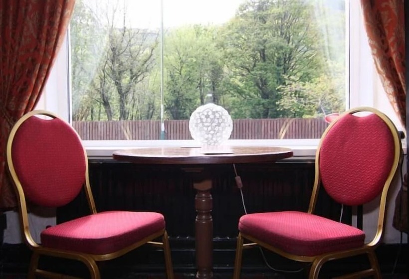 تختخواب و صبحانه The Castle Inn & Lodge