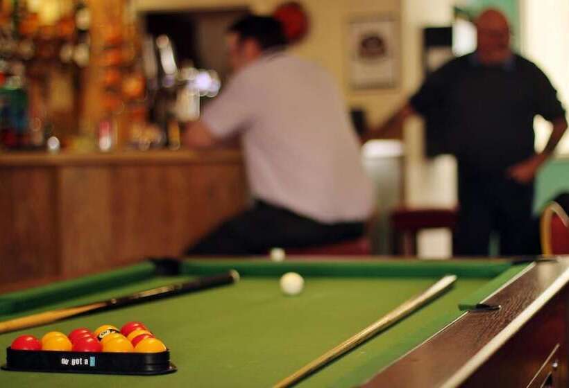 تختخواب و صبحانه The Castle Inn & Lodge