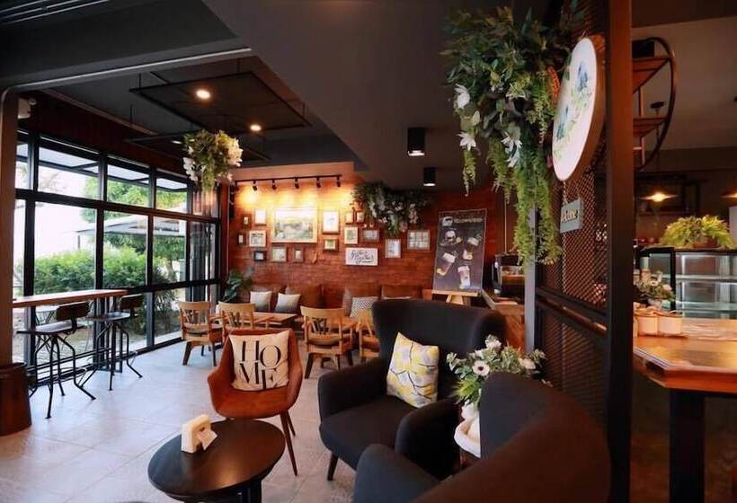 هتل Canvas Family Home