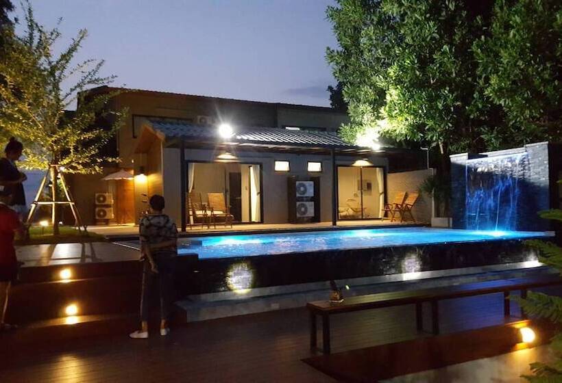 هتل Canvas Family Home