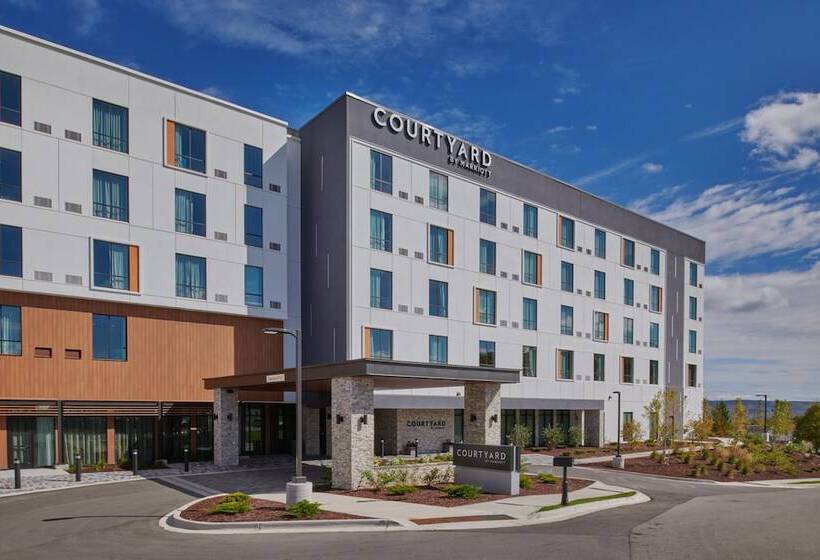 هتل Courtyard By Marriott Petoskey At Victories Square
