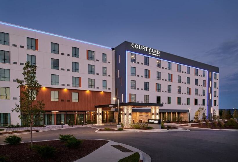 هتل Courtyard By Marriott Petoskey At Victories Square