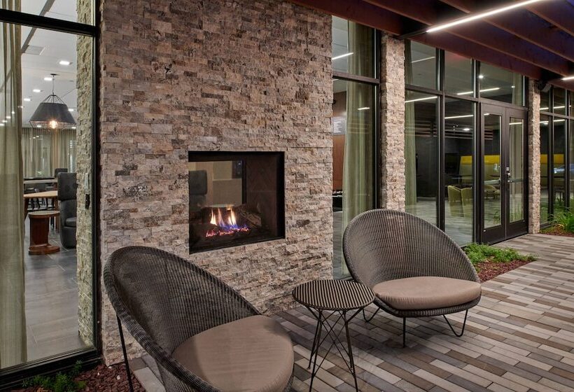 هتل Courtyard By Marriott Petoskey At Victories Square
