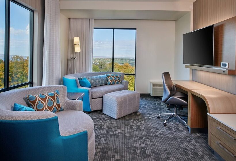هتل Courtyard By Marriott Petoskey At Victories Square